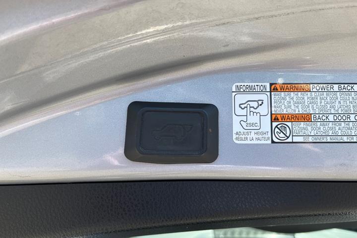 Sølv Toyota RAV4 fra 2017