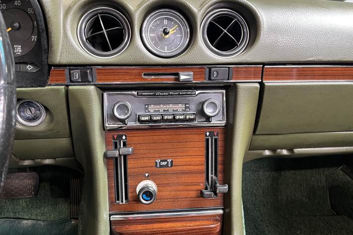 Grøn Mercedes SL350 fra 1972