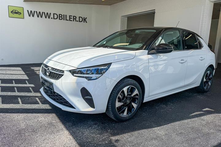 Hvid Opel Corsa-e fra 2023 set udefra