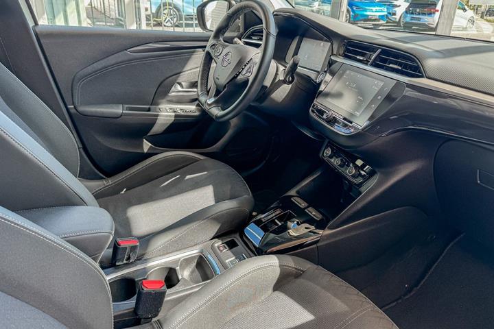 Hvid Opel Corsa-e fra 2023