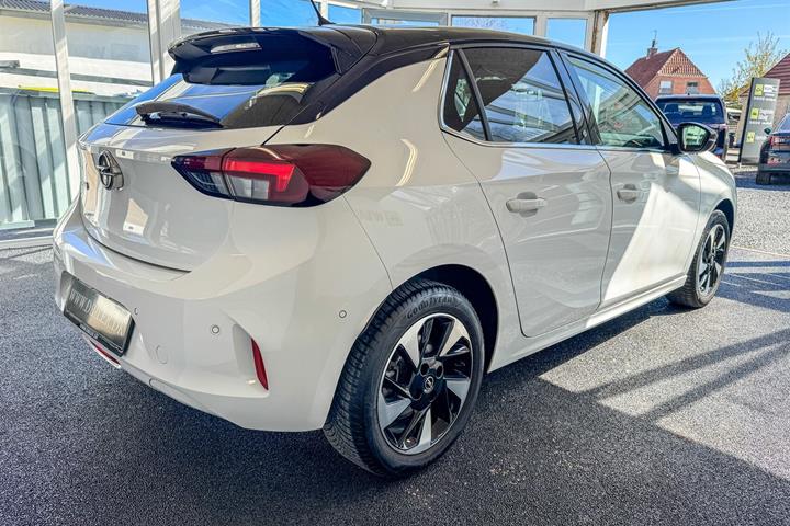Hvid Opel Corsa-e fra 2023