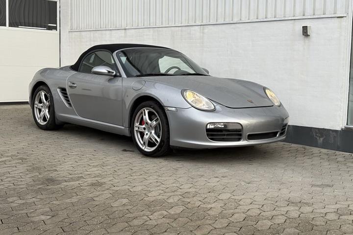 Sølv Porsche Boxster fra 2005