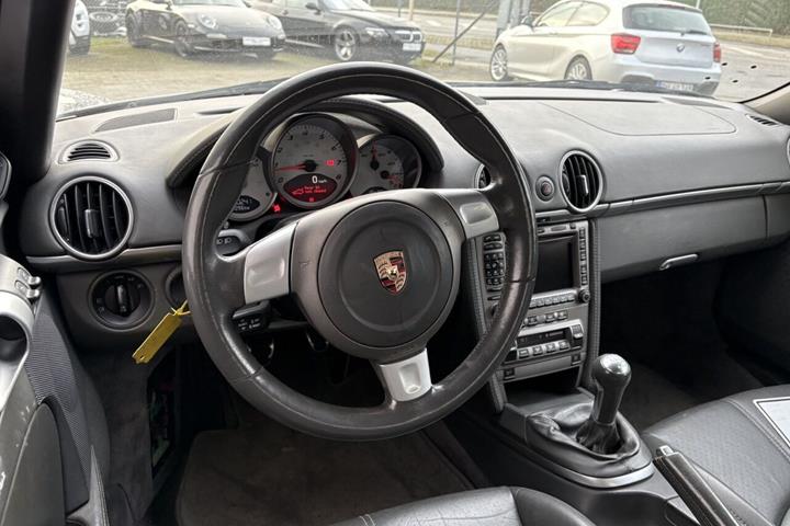 Sølv Porsche Boxster fra 2005