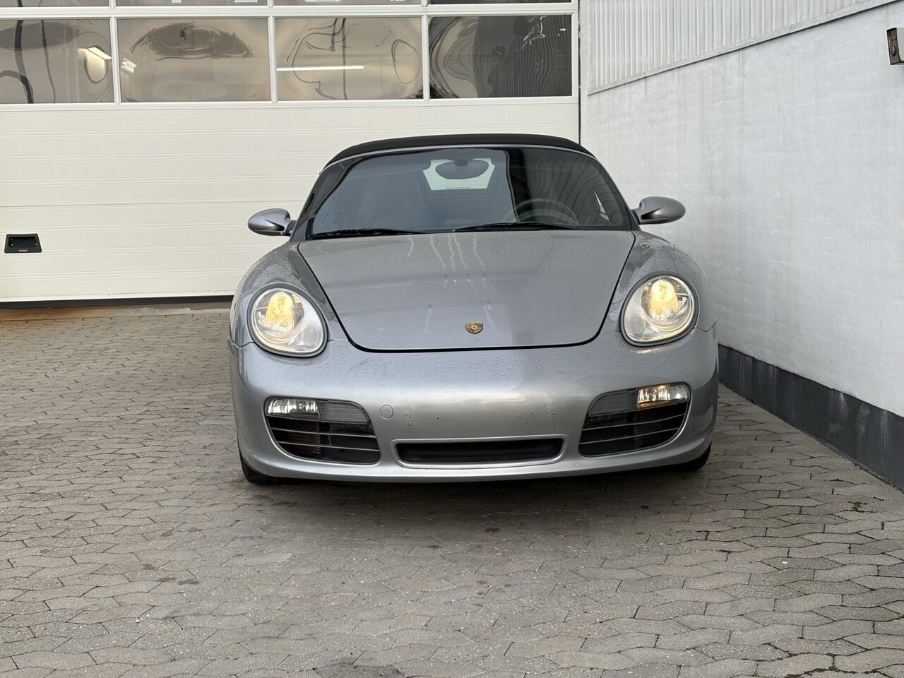 Sølv Porsche Boxster fra 2005