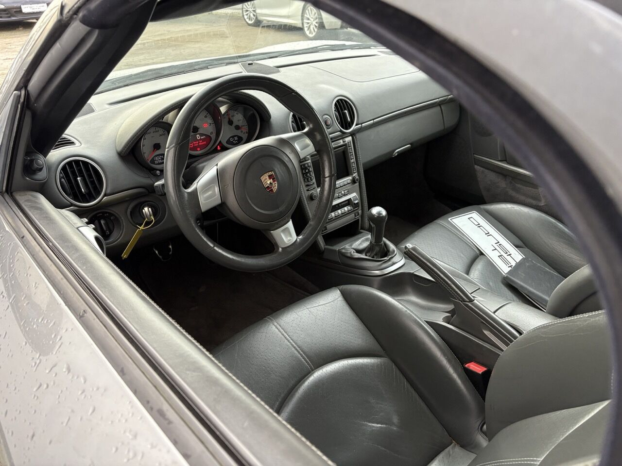 Sølv Porsche Boxster fra 2005
