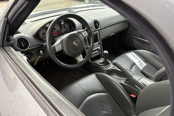 Sølv Porsche Boxster fra 2005