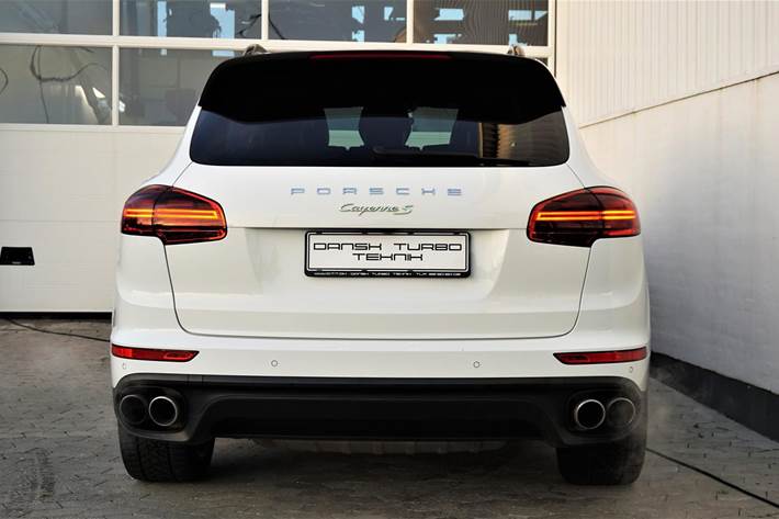 Hvid Porsche Cayenne fra 2015