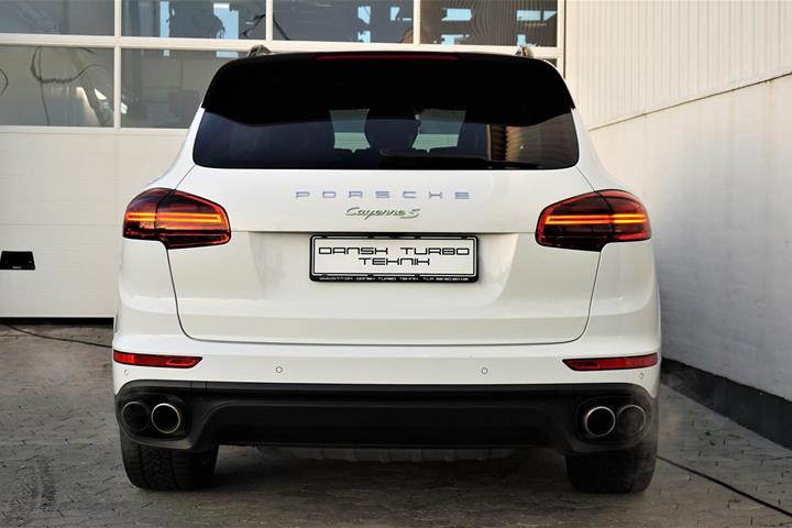 Hvid Porsche Cayenne fra 2015