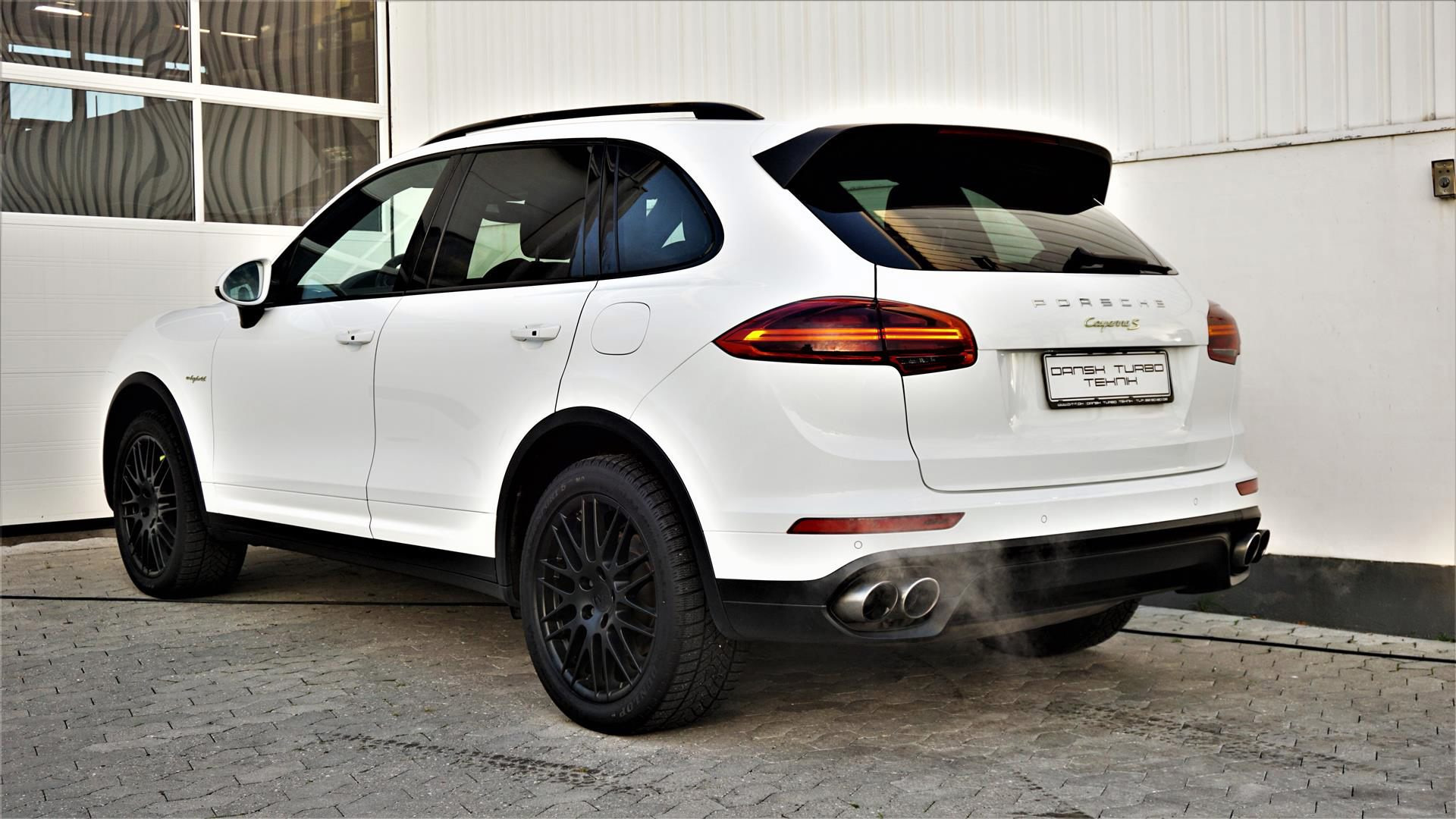 Hvid Porsche Cayenne fra 2015