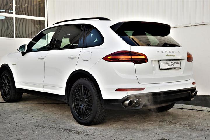 Hvid Porsche Cayenne fra 2015