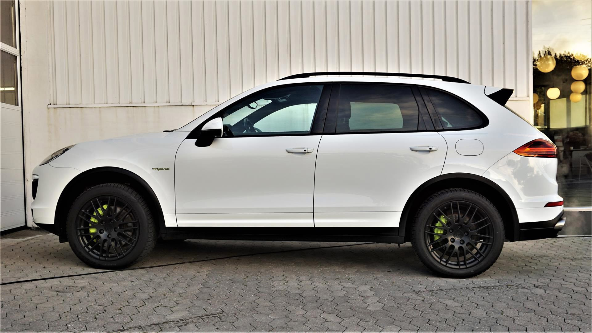 Hvid Porsche Cayenne fra 2015