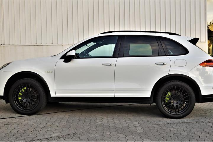 Hvid Porsche Cayenne fra 2015