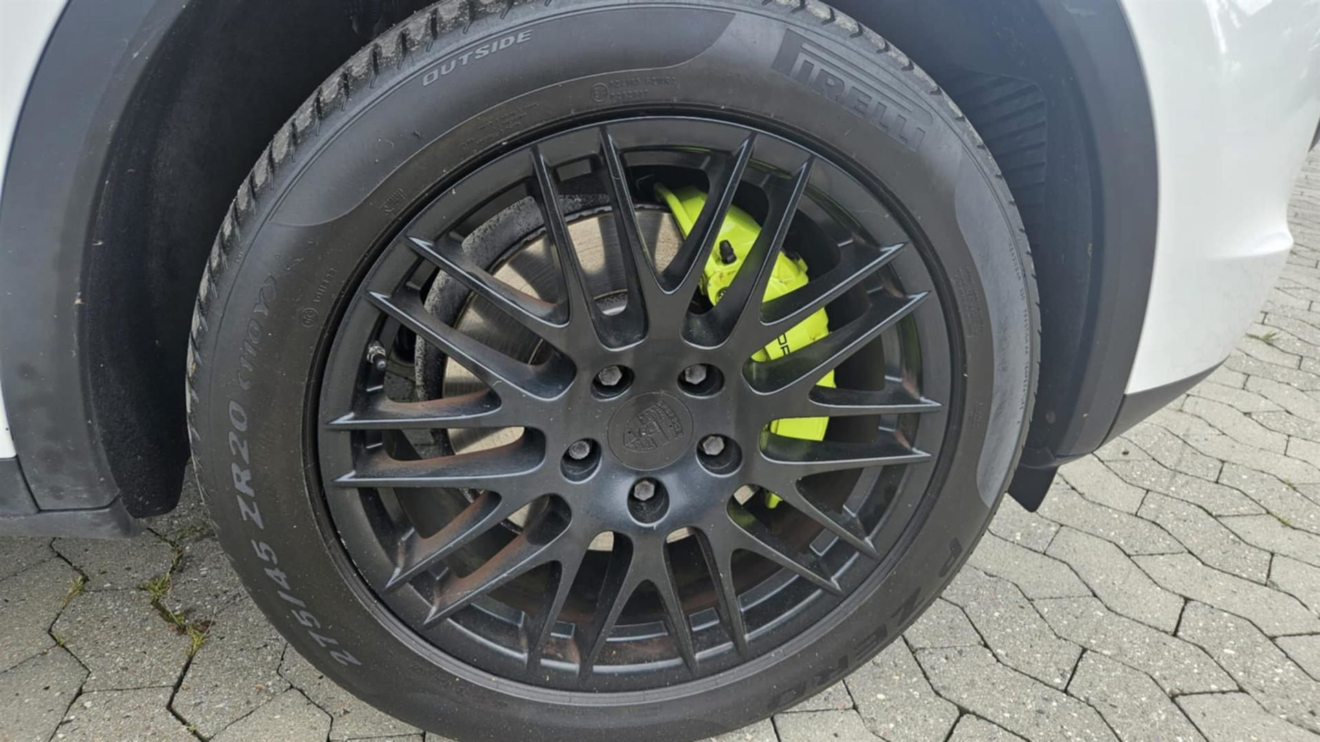 Hvid Porsche Cayenne fra 2015
