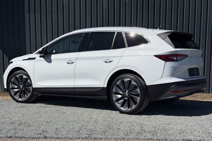 Hvid Skoda Enyaq fra 2022