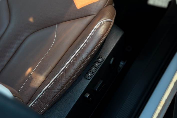 Hvid Skoda Enyaq fra 2022