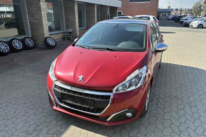 Rød Peugeot 208 fra 2018