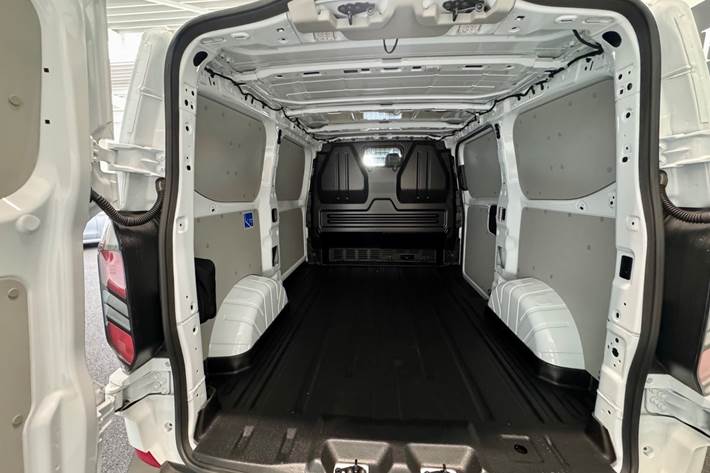 Hvid Ford Transit Custom 320 L1 fra 2026