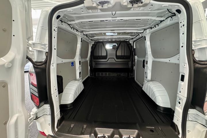 Hvid Ford Transit Custom 320 L1 fra 2026