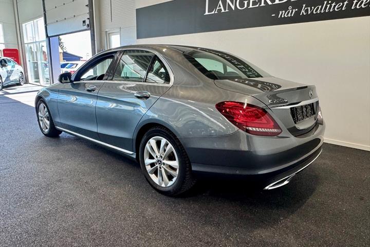 Grå Mercedes C220 d fra 2018