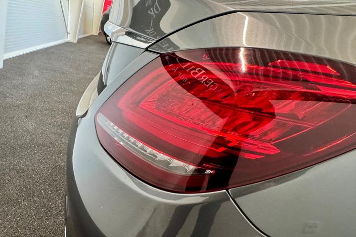 Grå Mercedes C220 d fra 2018