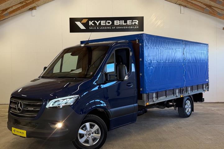 Blå Mercedes Sprinter 319 fra 2019