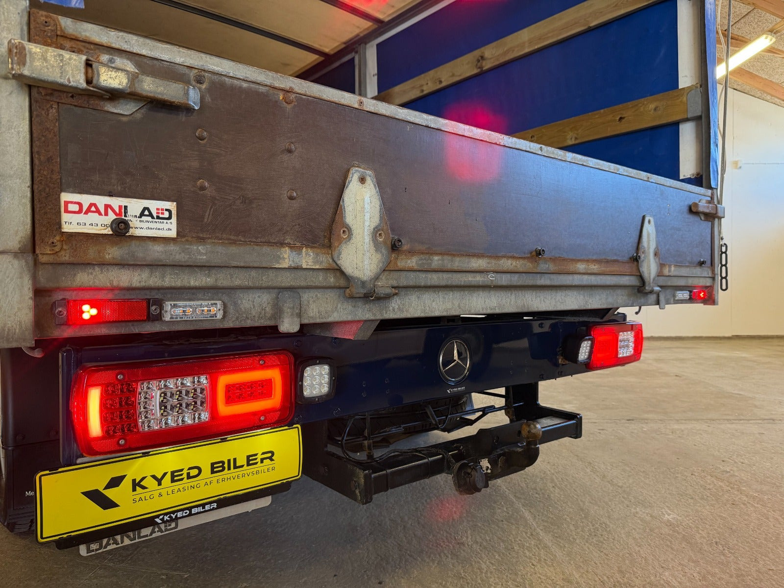 Blå Mercedes Sprinter 319 fra 2019