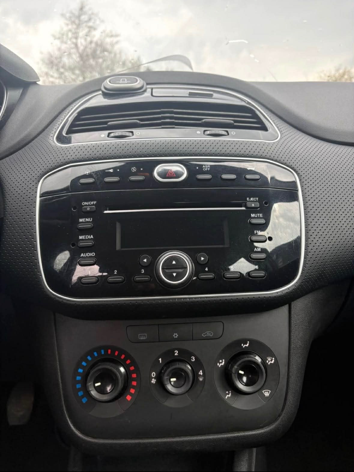 Rød Fiat Punto fra 2012