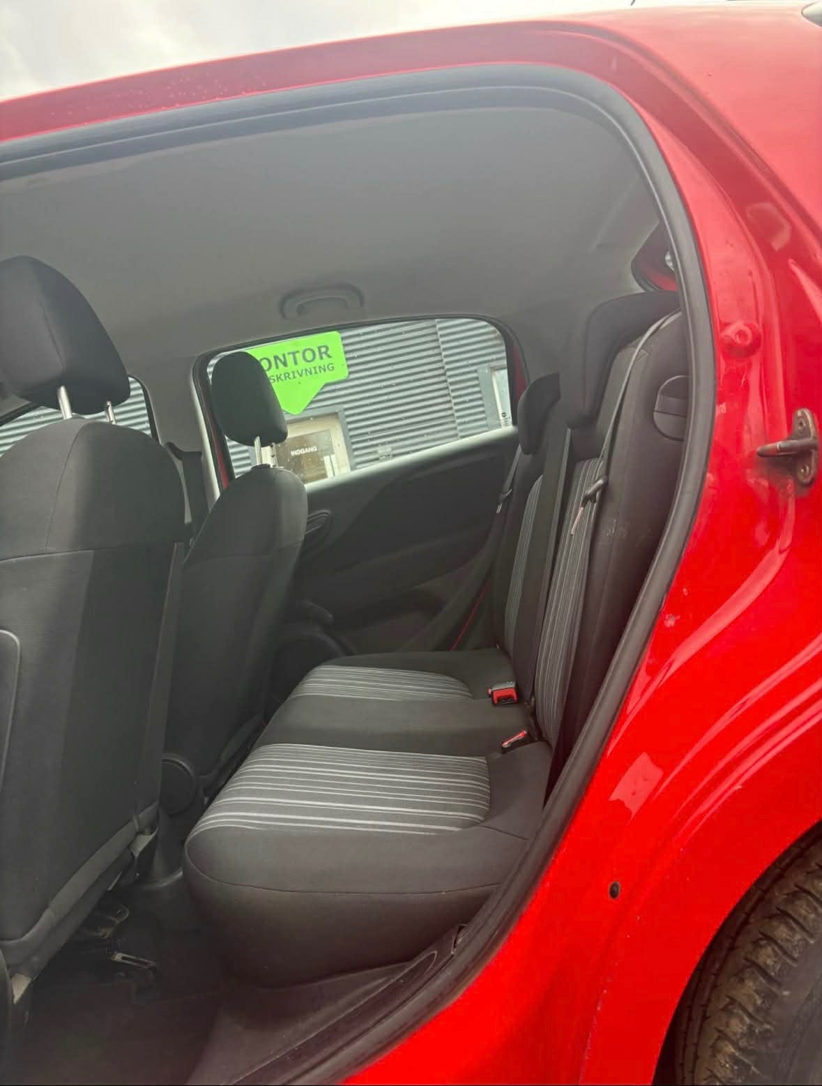 Rød Fiat Punto fra 2012