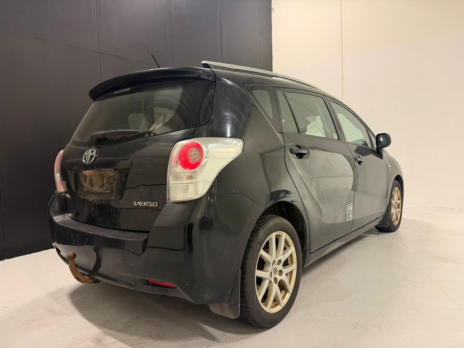 Sort Toyota Sportsvan fra 2010