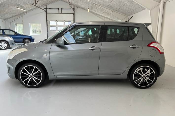 Grå Suzuki Swift fra 2012