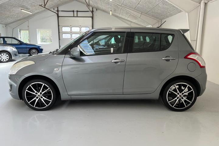 Grå Suzuki Swift fra 2012