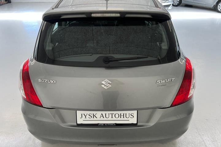 Grå Suzuki Swift fra 2012