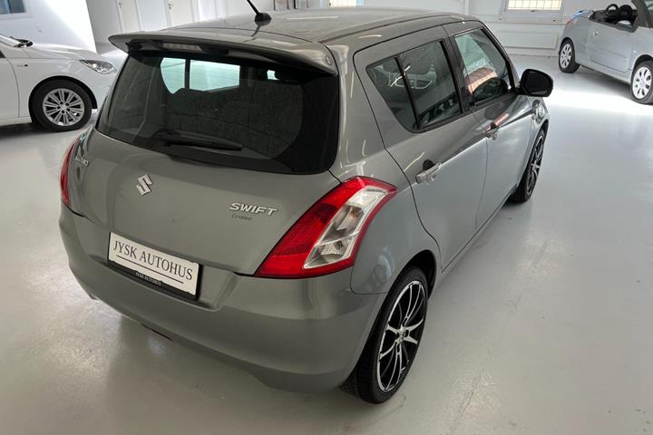 Grå Suzuki Swift fra 2012
