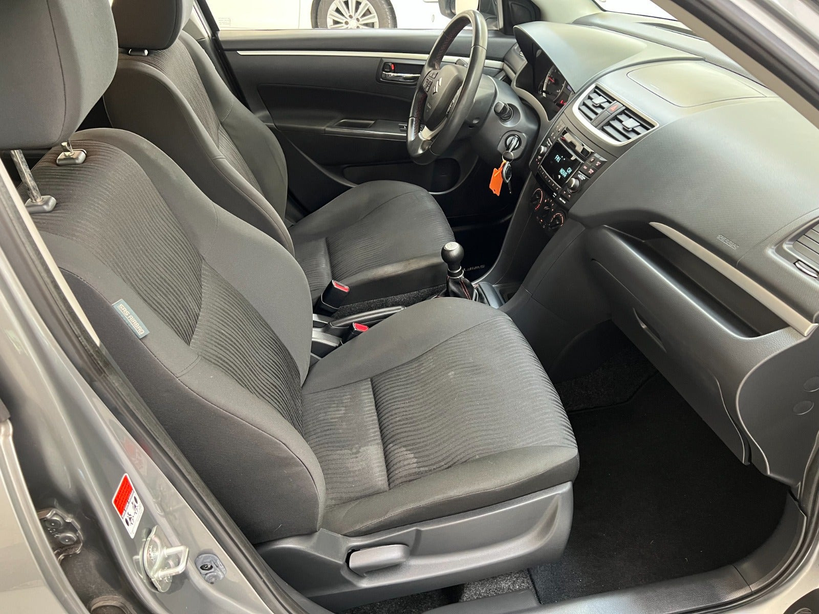 Grå Suzuki Swift fra 2012