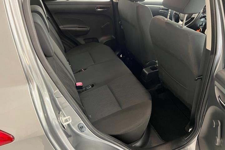 Grå Suzuki Swift fra 2012