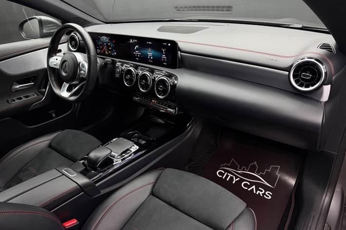 Grå Mercedes CLA200 fra 2019