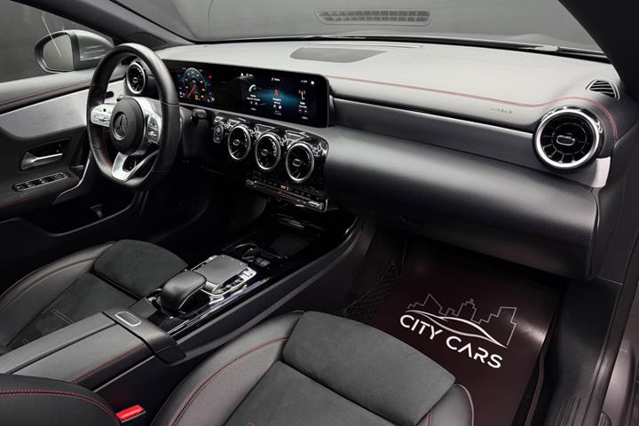 Grå Mercedes CLA200 fra 2019
