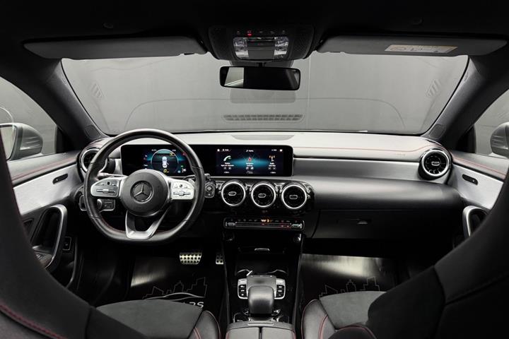 Grå Mercedes CLA200 fra 2019