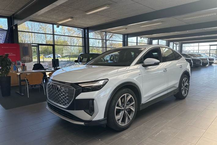 Hvid Audi Q4 e-tron fra 2023