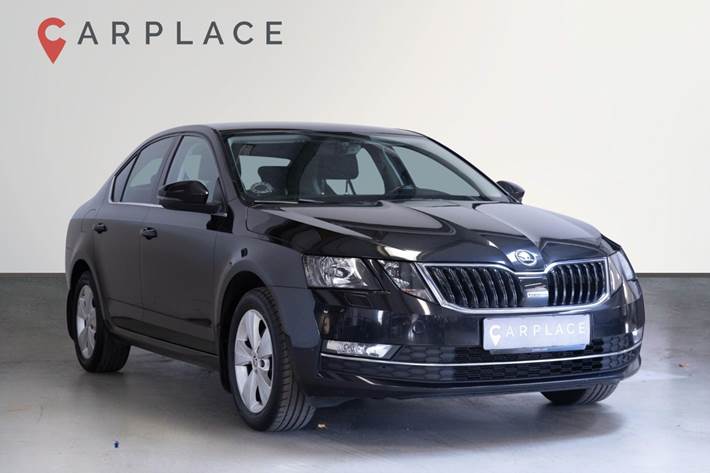 Sort Skoda Octavia fra 2019