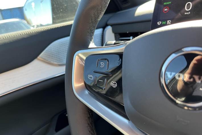 Grå Volvo EX90 fra 2025