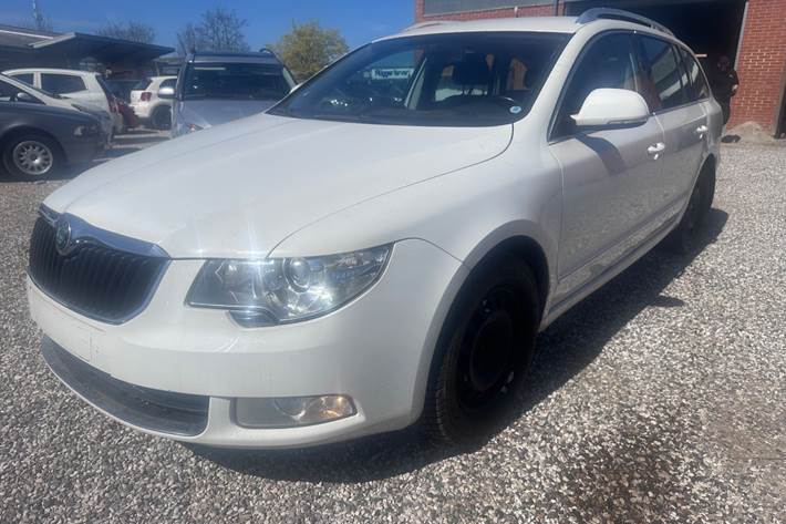 undefined Skoda Superb fra 2010 set udefra