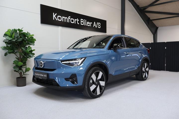 Blå Volvo C40 fra 2023 set udefra