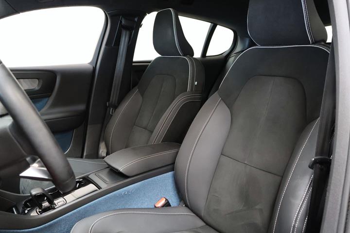 Blå Volvo C40 fra 2023