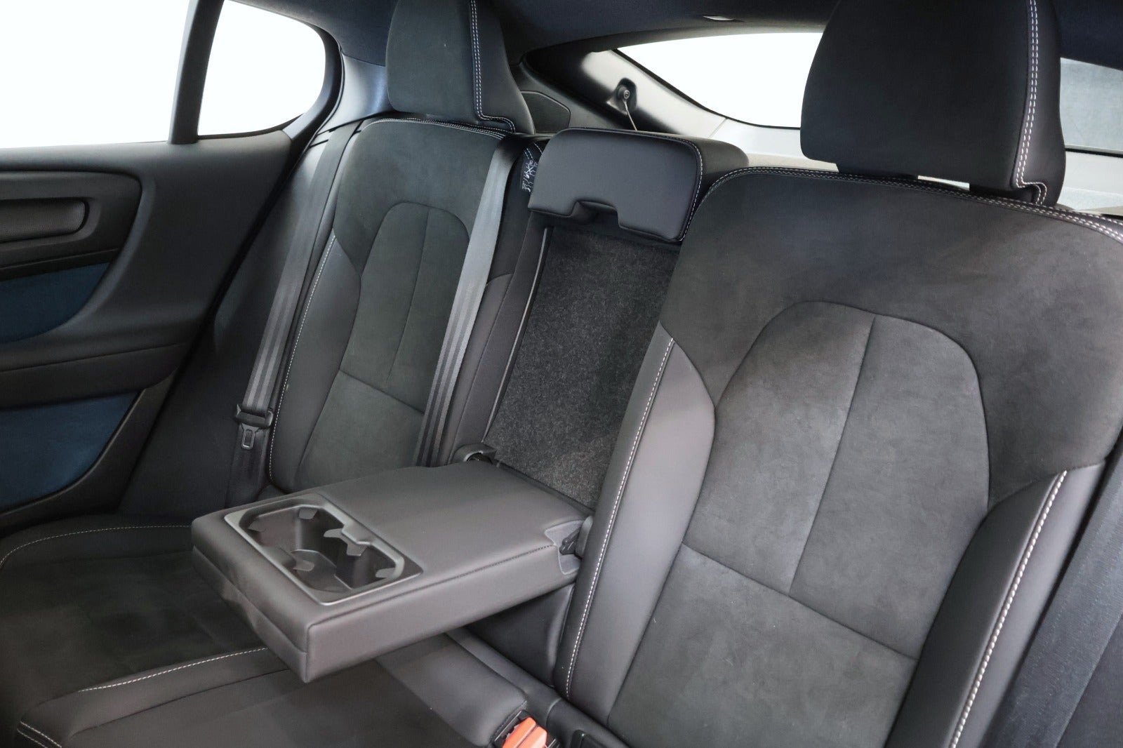 Blå Volvo C40 fra 2023