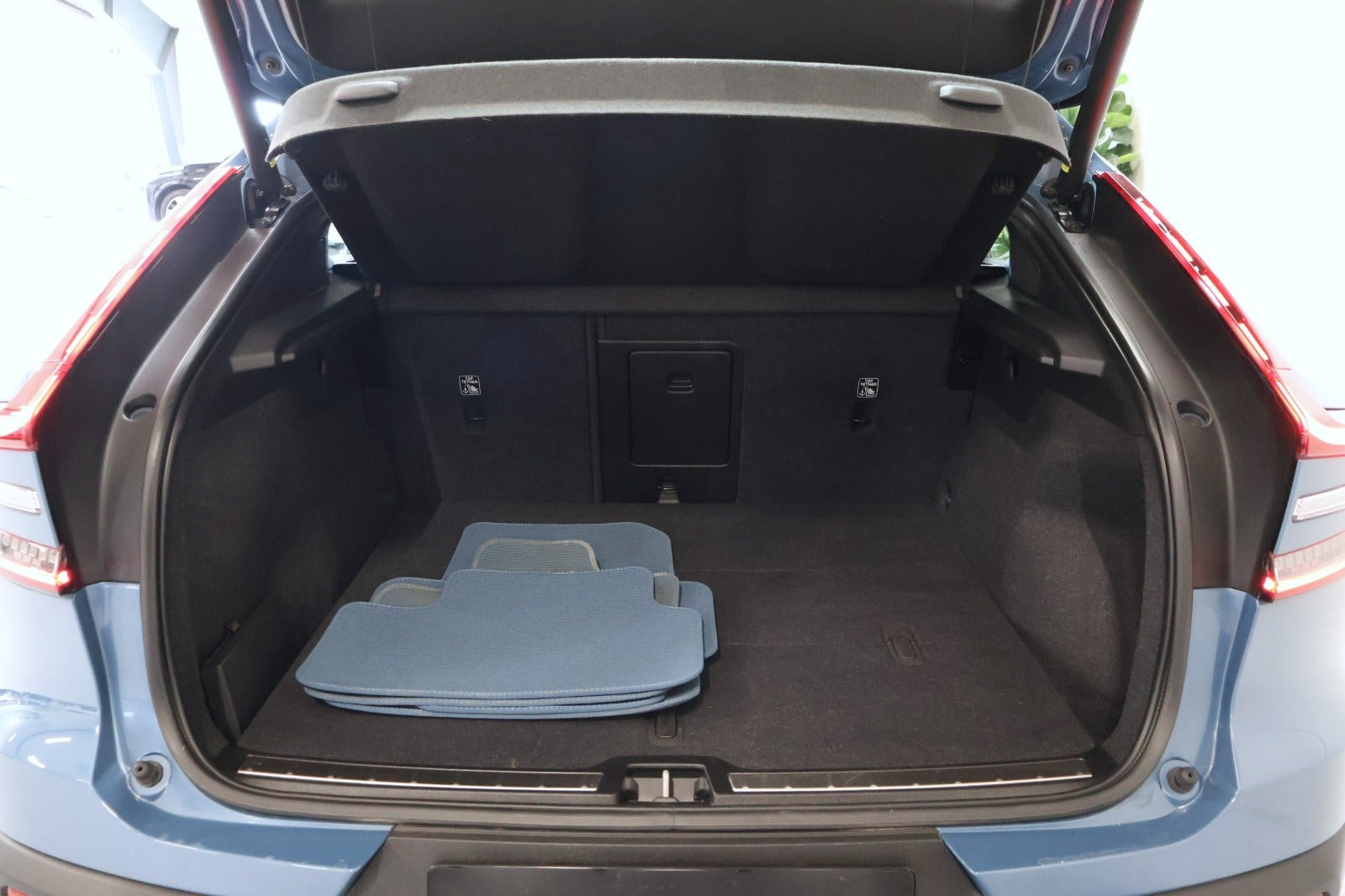 Blå Volvo C40 fra 2023