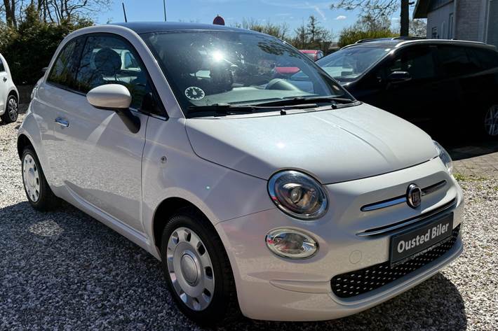 Hvid Fiat 500 fra 2018 set udefra