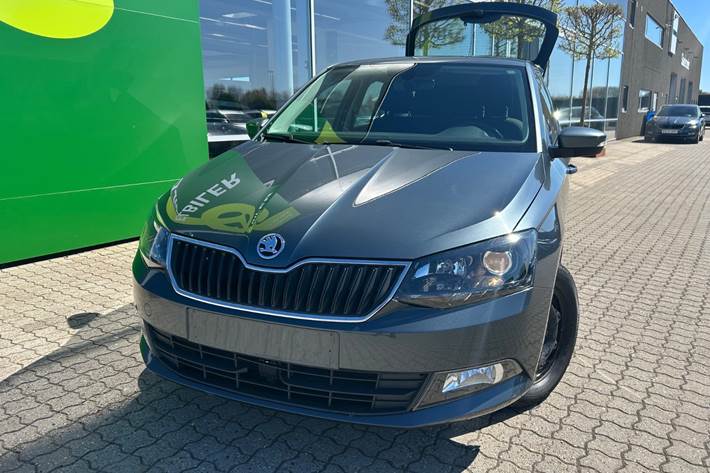 Grå Skoda Fabia fra 2016