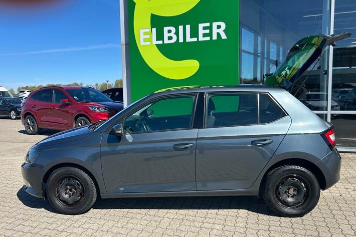 Grå Skoda Fabia fra 2016