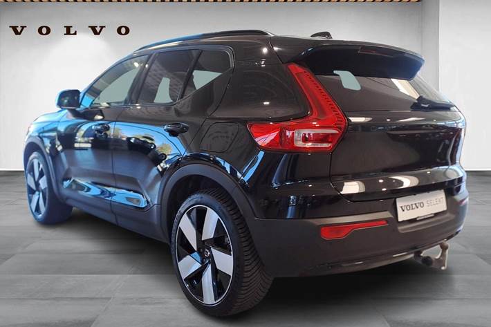 Sort Volvo XC40 fra 2024